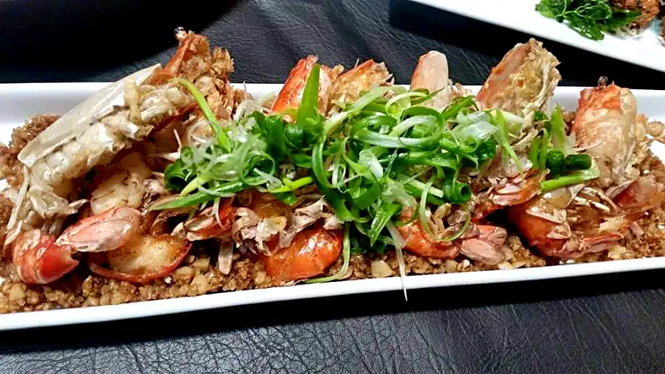 กุ้งใหญ่ทอดกระเทียม