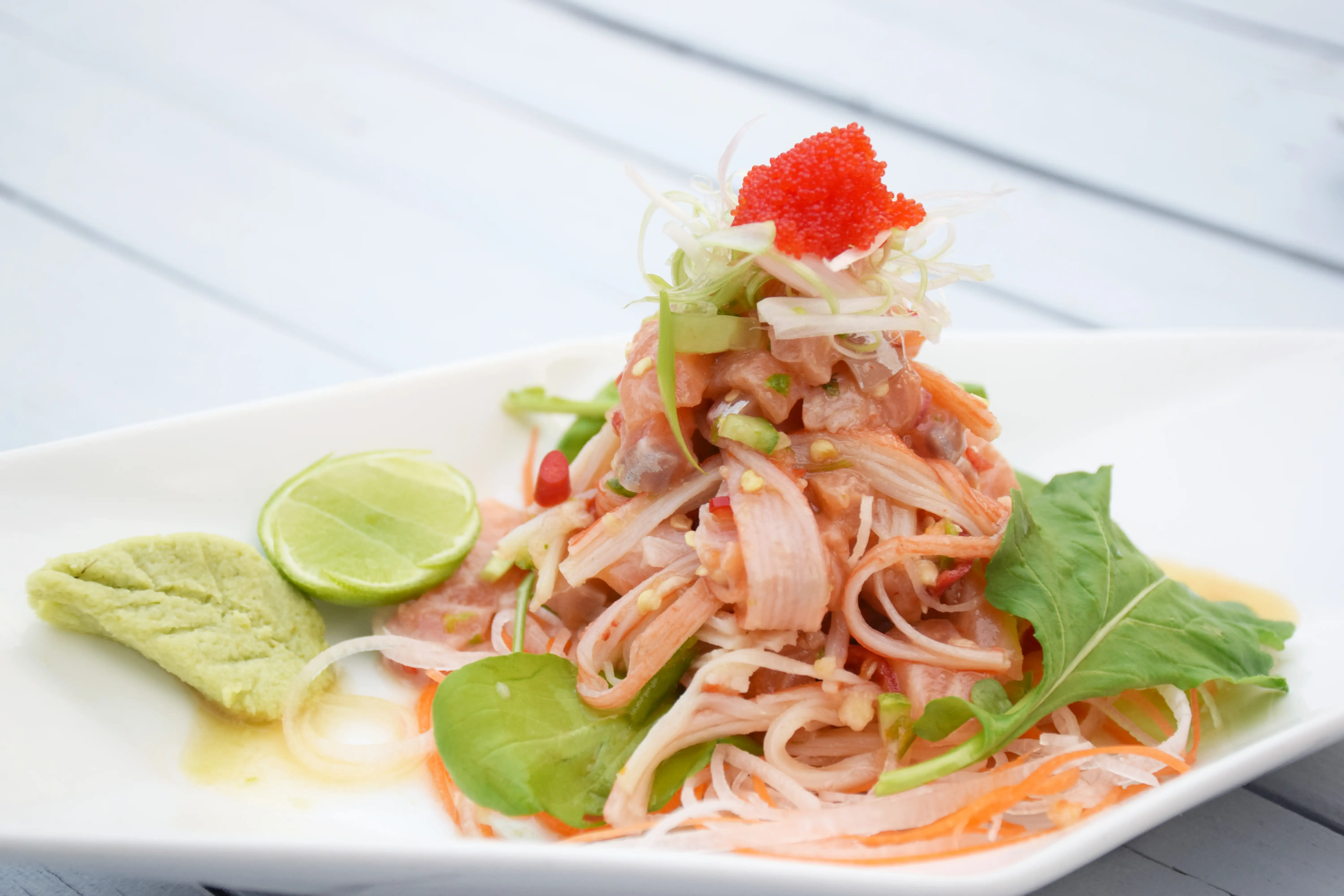 ยำเปรี้ยวปาก (แซลมอน+ปูอัด)